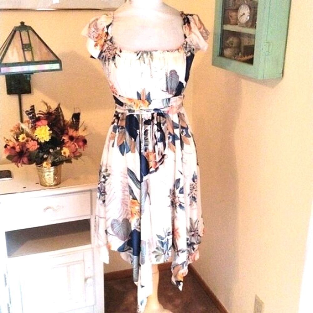 Genessa Jackson Peasant Style Tropical Dress. Floral. Soft Girl.